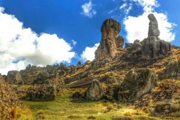 Explorando los Bosques de Piedra en el Perú: Maravillas Geológicas de Pasco, Cusco, Cajamarca y Más 16 Bosque Piedras Sachapite Huancavelica