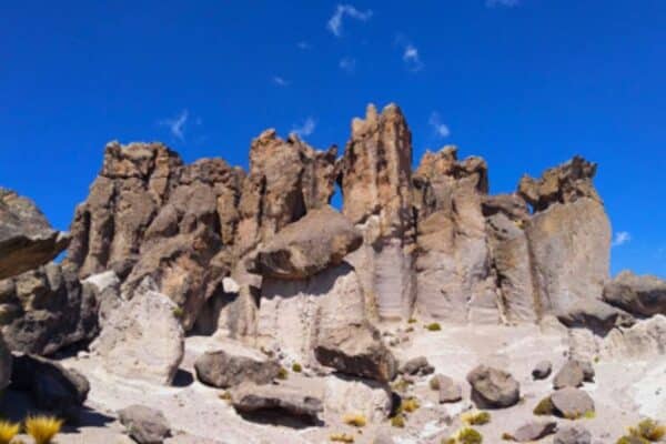 Explorando los Bosques de Piedra en el Perú: Maravillas Geológicas de Pasco, Cusco, Cajamarca y Más 22 Bosques Piedra Imata Arequipa