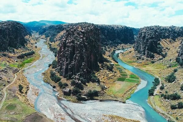 Explorando los Bosques de Piedra en el Perú: Maravillas Geológicas de Pasco, Cusco, Cajamarca y Más 7 Suykutambo qeswachakaperutours