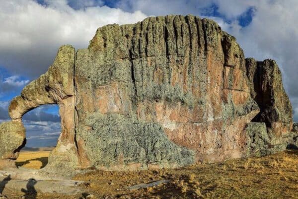 Explorando los Bosques de Piedra en el Perú: Maravillas Geológicas de Pasco, Cusco, Cajamarca y Más 4 huayllay qeswachakaperutours