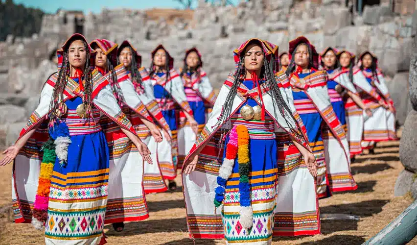 danzantes andinos trajes tipicos cusco cultura viva