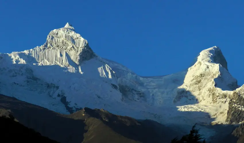 Laguna Parón: 5 Razones para Descubrir la Espectacular Joya Turquesa del Perú 19 Nevados de la Cordillera Blanca vistos desde Áncash