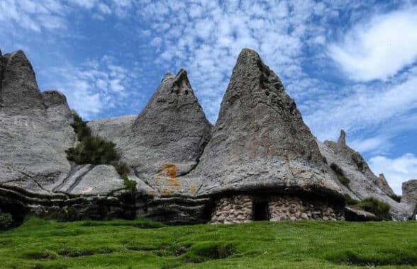 Casa de los Pitufos de Pampachiri  y el Bosque de Piedras