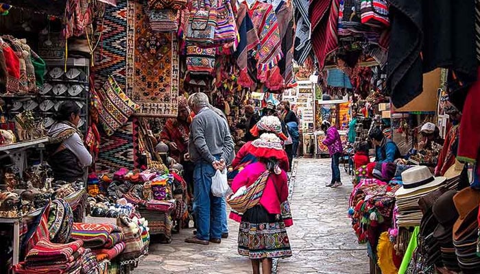 mercado de pisac en el tour del valle sagrado, valle sagrado y camino inca corto, Tour del Valle Sagrado y Camino Inca Corto a Machu Picchu, camino inca corto, valle sagrado y machu picchu